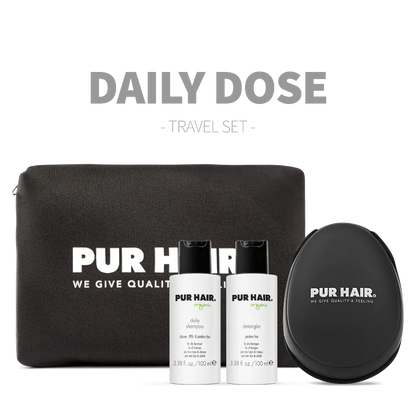 PUR HAIR Organic Travel Set Daily mit Daily Shampoo, Detangler, stylischer Kosmetiktasche und Detangler Brush – Daily Dose