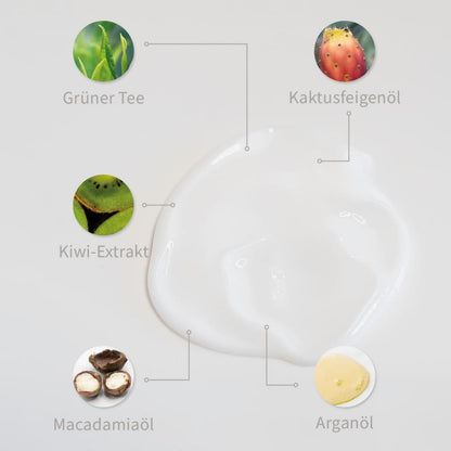 Weiße Pflege-Textur mit markierten Inhaltsstoffen: Grüner Tee, Kaktusfeigenöl, Kiwi-Extrakt, Macadamiaöl und Arganöl