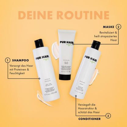 PUR HAIR Organic Haarpflegeroutine mit drei Produkten: Shampoo für Proteine und Feuchtigkeit, Maske zur Revitalisierung und Heilung strapazierten Haars, Conditioner zum Versiegeln der Haarstruktur und Schutz. Präsentiert auf orangenem Hintergrund mit Produktbeschriftungen