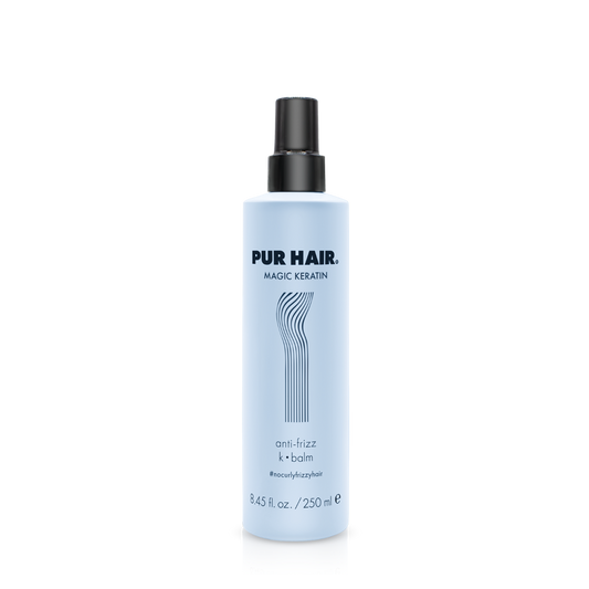 PUR HAIR Magic Keratin Anti-Frizz K-Balm, 250 ml Flasche in Hellblau mit schwarzem Sprühkopf