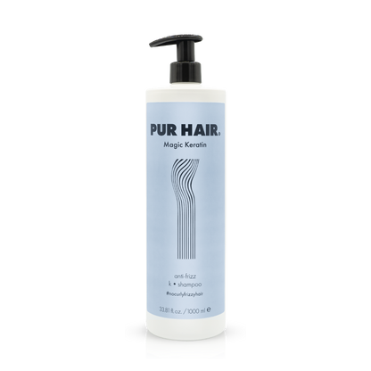 PUR HAIR Magic Keratin Shampoo, 1000 ml Flasche in hellblau mit schwarzem Pumpspender